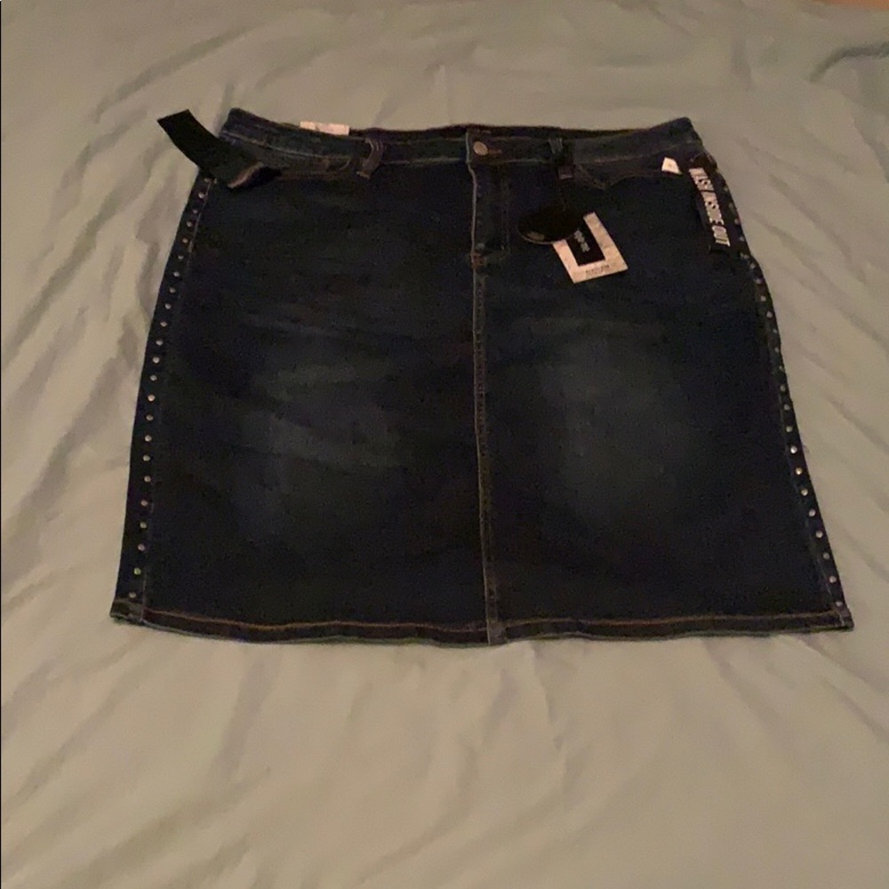 Denim jean pencil skirt w/ studs